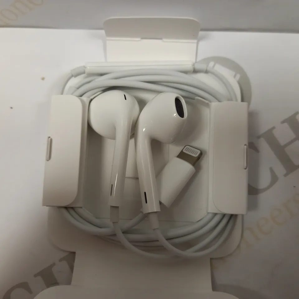 APPLE WIRED EARBUDS - WHITE (NO BOX)