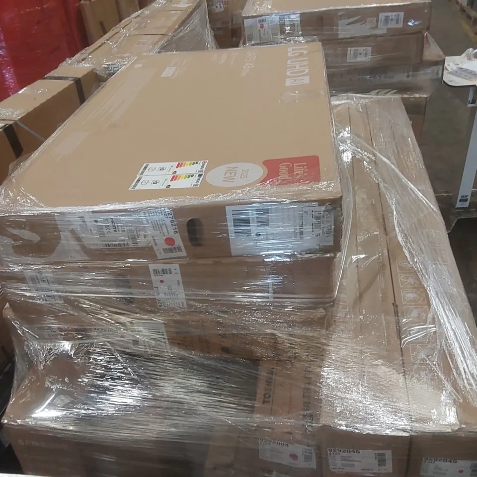 PALLET CONTAINING A LARGE QUANTITY OF ASSORTED DAMAGED TVs