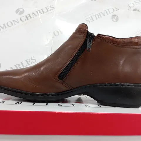 BOXED RIEKER LEATHER STITCH ROUND TOE BOOTS, TAN - SIZE 5