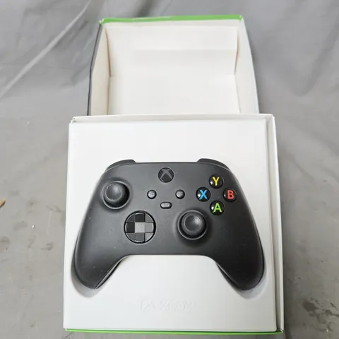 XBOX WIRELESS CONTROLLER - CARBON BLACK