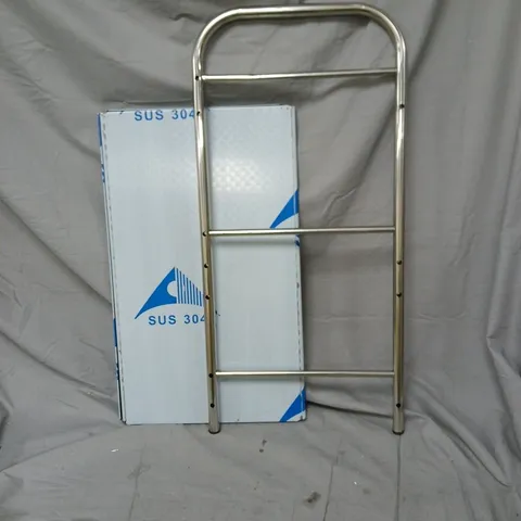 STAINLESS STEEL FREESTANDING DISPLAY RACK (SUS 304) – CURVED-TOP, FLOOR-STANDING