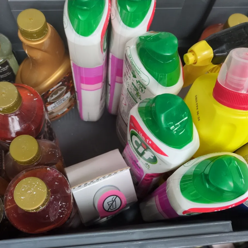 APPROXIMATELY 20 ASSORTED HOUSEHOLD ITEMS TO INCLUDE CIF, FABULOSA, KILROCK, ETC - COLLECTION ONLY