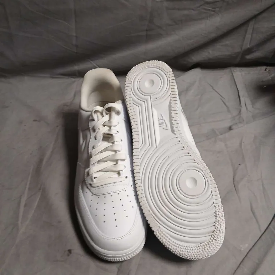 NIKE AIR FORCE 1 WHITE TRAINERS- SIZE UK 8.5