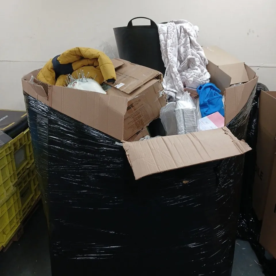 PALLET OF APPROXIMATELY 50 ASSORTED ITEMS TO INCLUDE MOTTLED A5 CARD , HALLOWEEN MASK AND CLOTHING