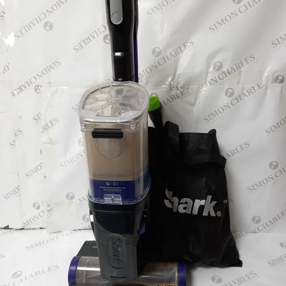 SHARK ANTI HAIR WRAP CORDLESS PET VACUUM CLEANER IZ202UKT