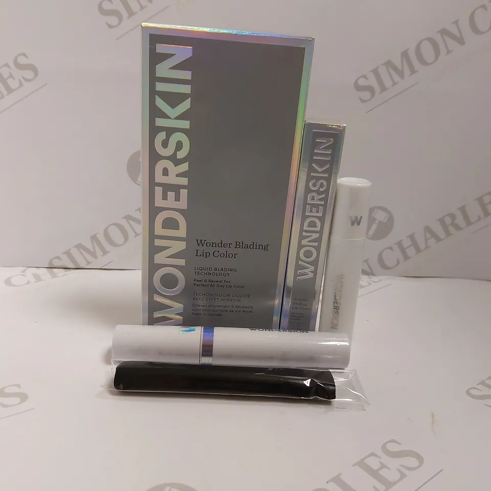 BOX OF 2 WONDERSKIN  ITEMS TO INCLUDE WONDER BLADING LIP COLOUR AND LIP GLOSS