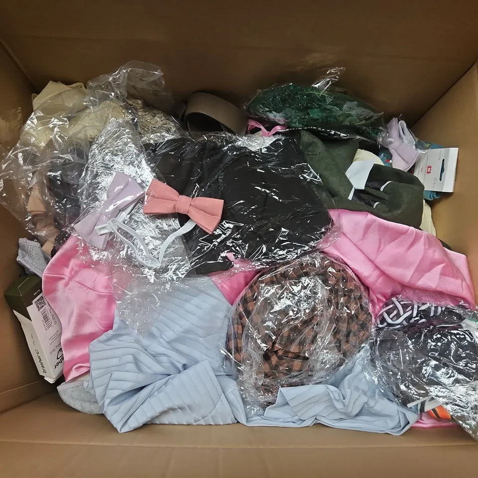 APPROXIMATELY 25 ASSORTED CLOTHING ITEMS IN VARIOUS SIZES, STYLES & COLOURS TO INCLUDE JACKETS, TOPS, TROUSERS, ETC