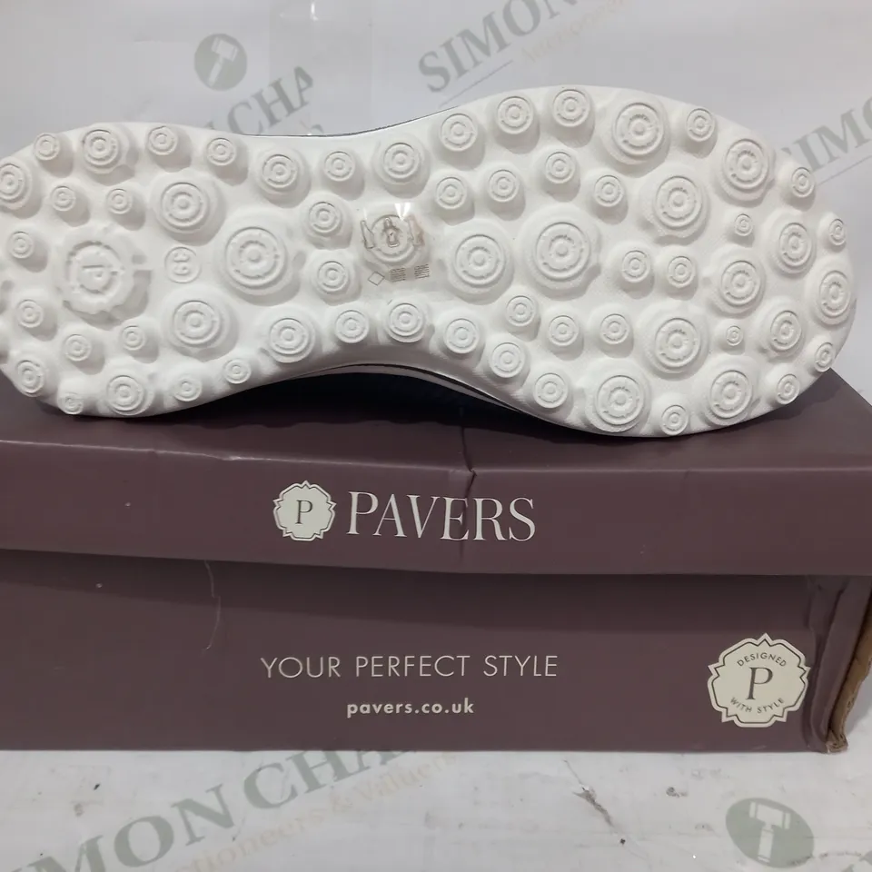 BOXED PAIR OF PAVERS KNIT SHOES IN GREY EU SIZE 39