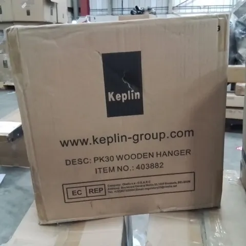 BOXED KEPLIN 30 PACK OF WOODEN COAT HANGERS