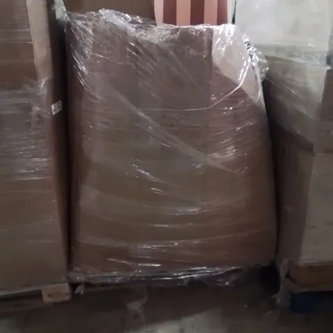 PALLET CONTAINING A LARGE QUANTITY OF LIGHTS,LAMPSHADES
