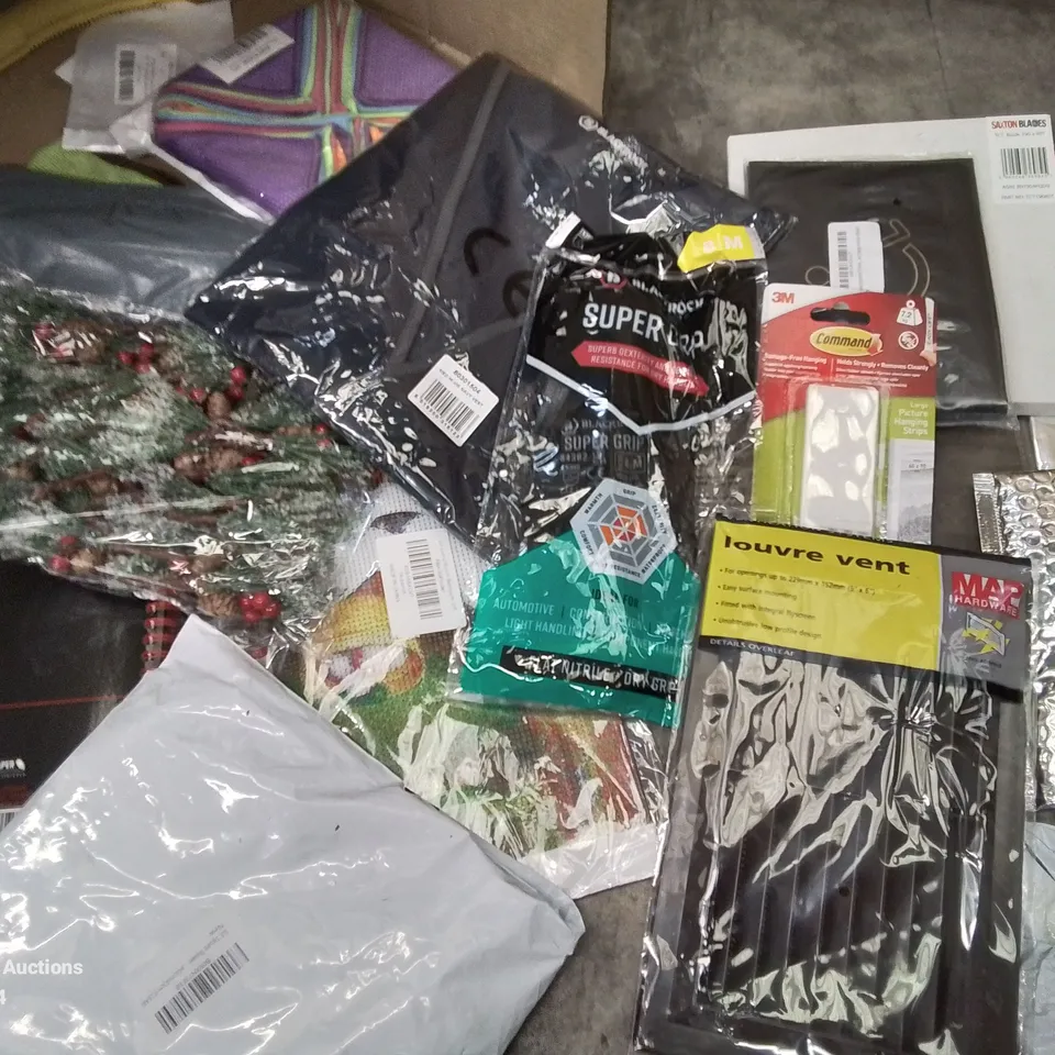 LOT OF APPROXIMATELY 50 BRAND NEW HOMEWARE ITEMS TO INCLUDE V-BELTS, CLEANING BRUSHES AND HAMPER CELLOPHANE