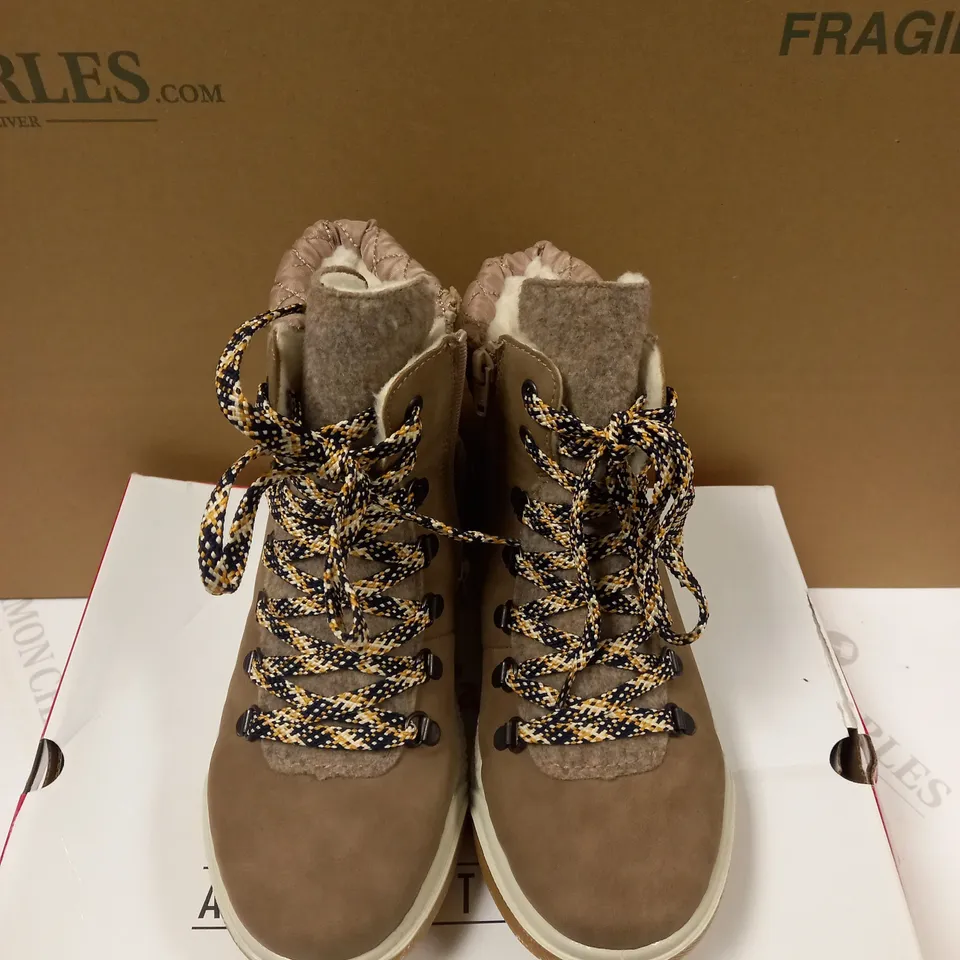 RIEKER WATER RESISTANT LACE UP BOOT SIZE 5