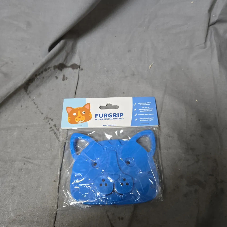 BOX OF APPROXIMATELY 150 FURGRIP LAUNDRY PET HAIR REMOVERS - CAT