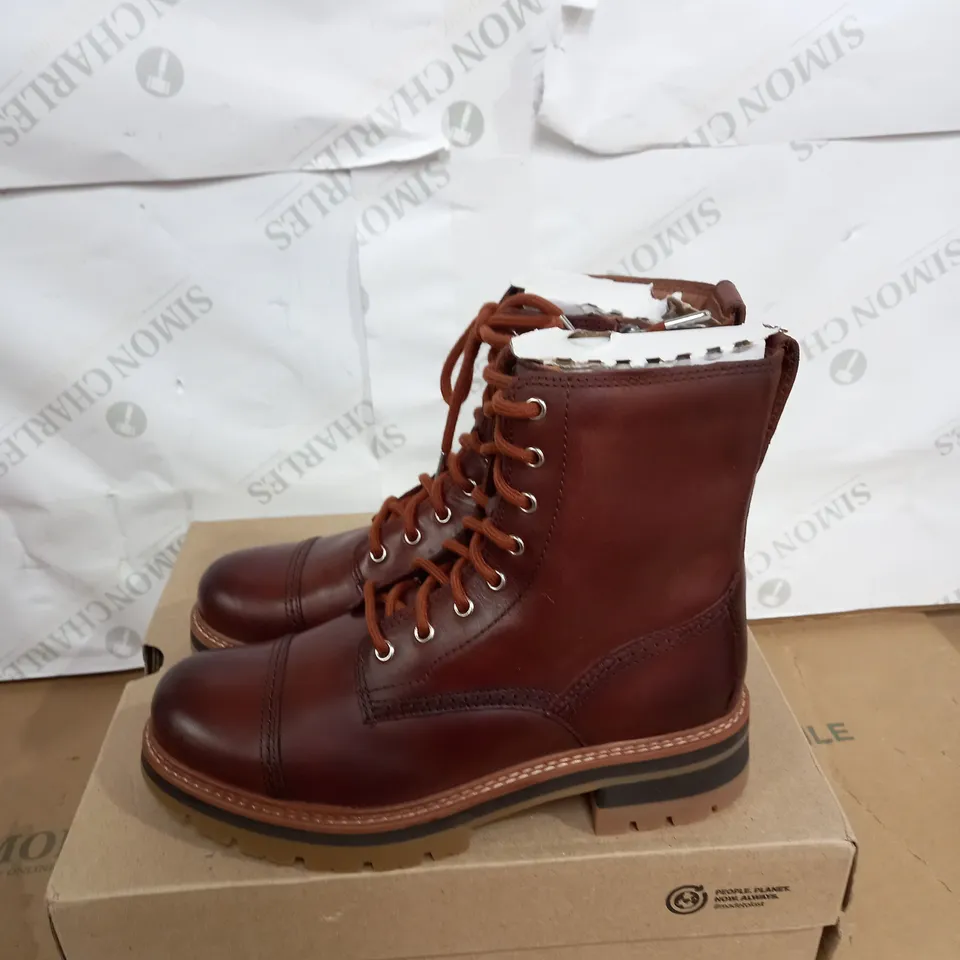 CLARKS ORIANNA AP FAUX LEATHER BOTS SIZE 5
