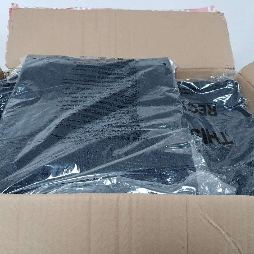 BOX OF APPROX 20 ASSORTED CLOTHING ITEMS