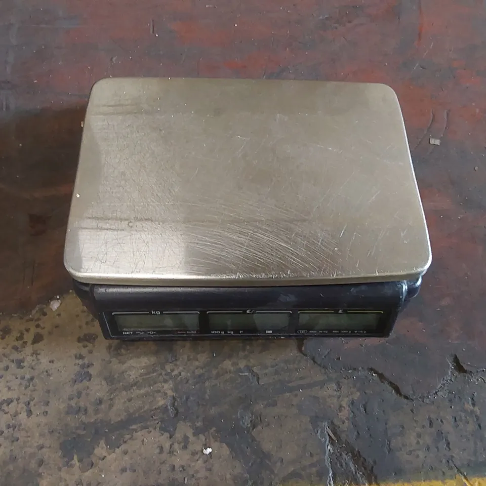 AVERY BERKEL DIGITAL SCALE