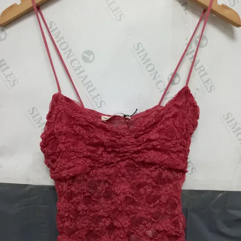 PULL & BEAR FLORAL MESH CROP TOP IN IN CRSUHED BERRY RED - EU SMALL