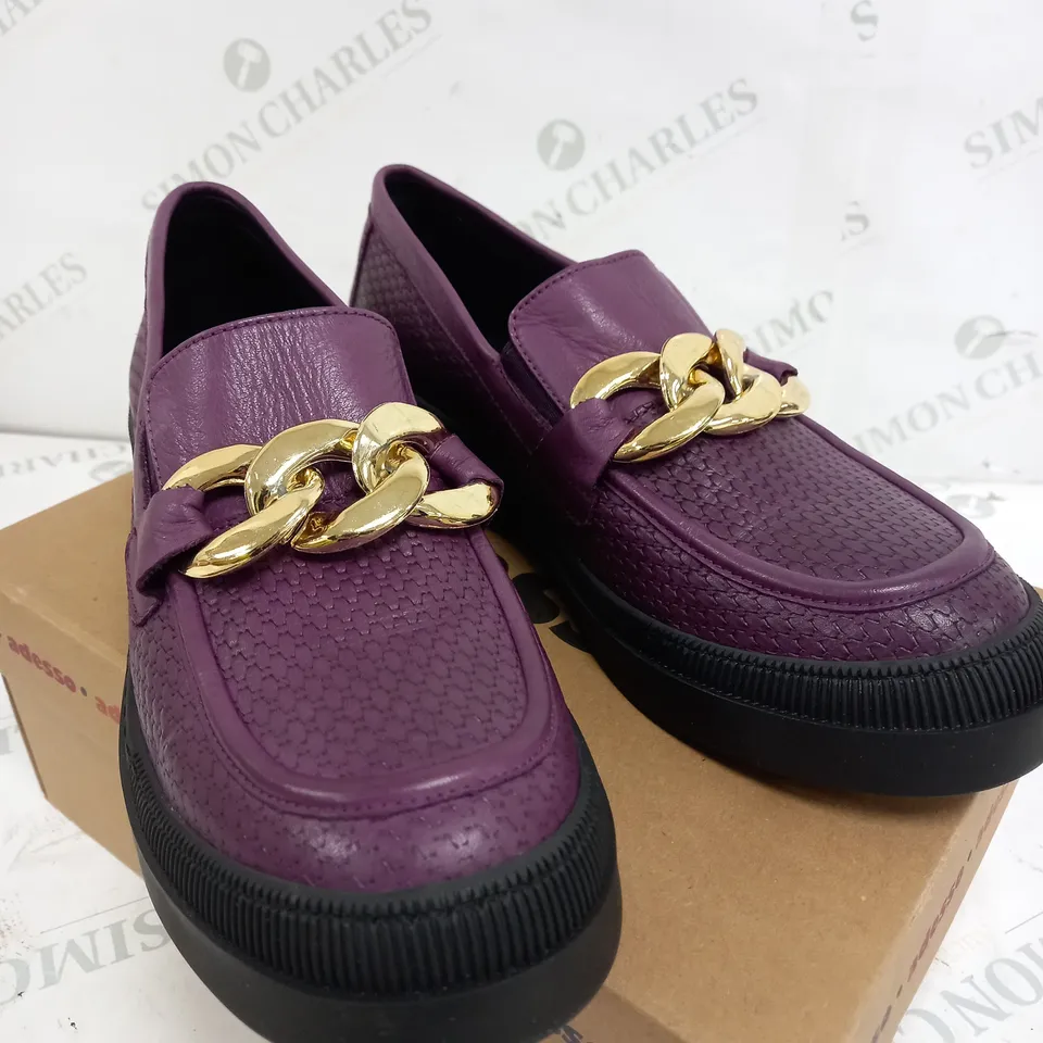 BOXED ADESSO PURPLE LEATHER LOW SHOES - SIZE 7
