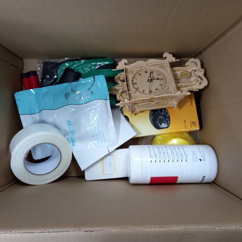 BOXED LOT OF APPROXIMATELY 15 HOUSEHOLD ITEMS TO INCLUDE DIARY, GLOVES AND A PET DIFFUSER PLUG