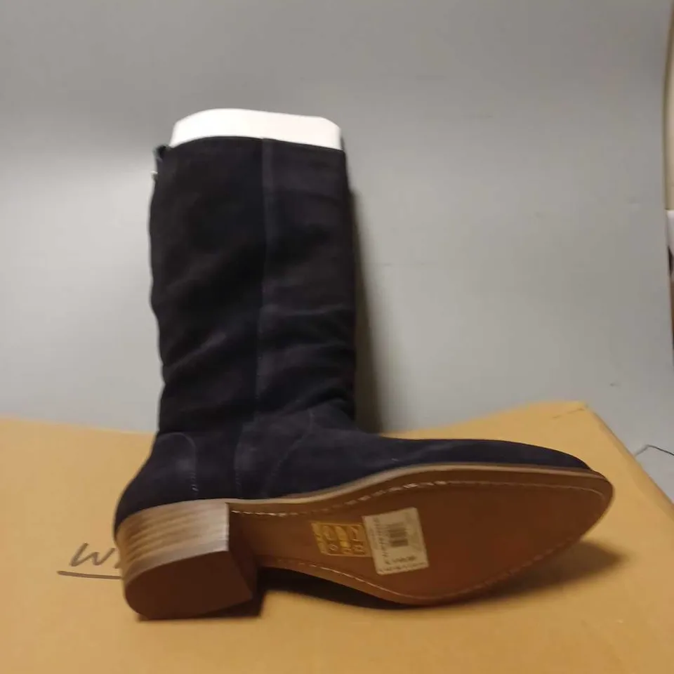 BOXED PAIR OF WHITE STUFF KNEE LENGTH BOOTS IN NAVY - 5.5