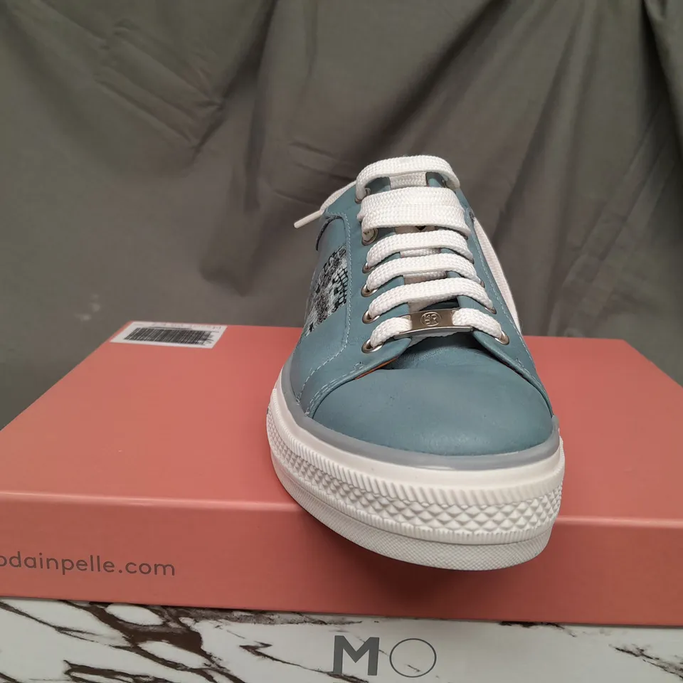 BOXED PAIR OF MODA IN PELLE ASTRIPE LIGHT BLUE LEATHER TRAINERS - SIZE 7