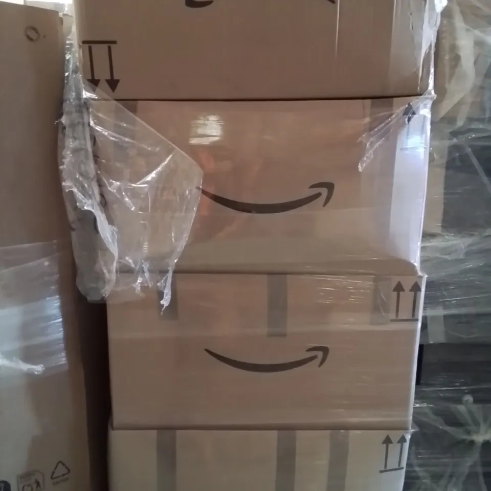 PALLET CONTAINING A LARGE QUANTITY OF PHONE CASES,SCREEN PROTECTORS 