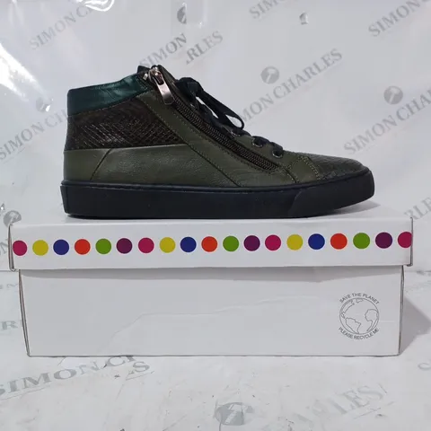 BOXED PAIR OF ADESSO LUNA ZIP TRAINERS IN OLIVE SIZE 6