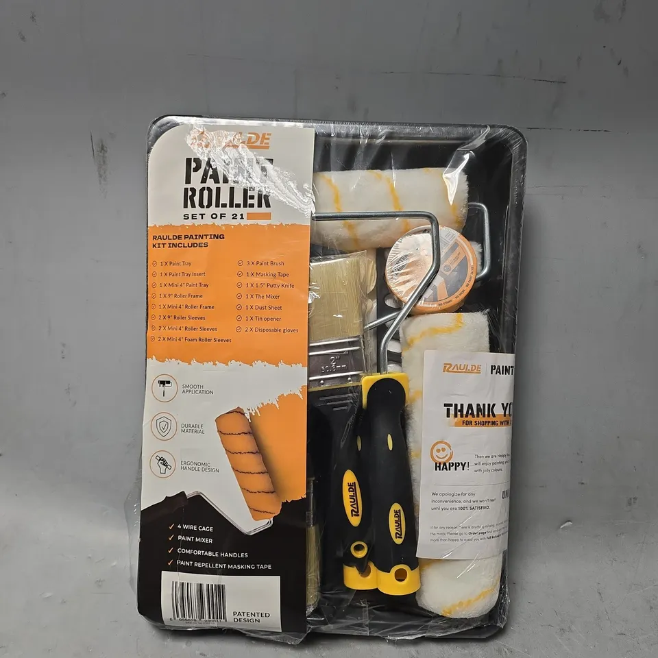 RAULDE PAINT ROLLER SET OF APPROXIMATELY 21 