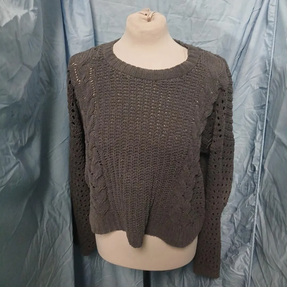 HOLLISTER KNIT SWEATER – WOMEN’S DARK GREY, (US S) – MADE IN CHINA