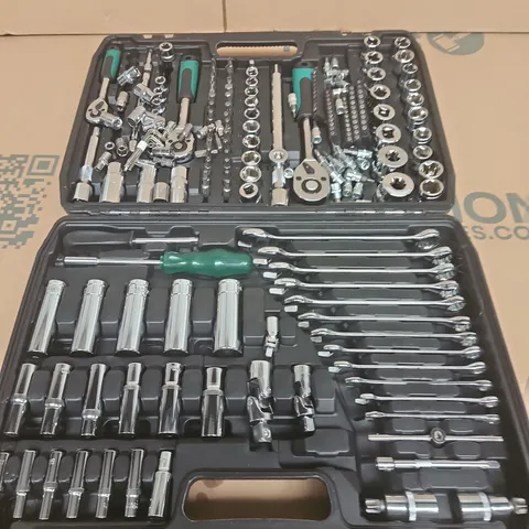 SOCKET SET WITH RATCHETS AND BITS