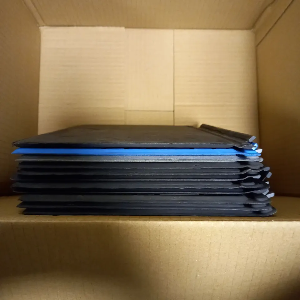 BOX OF APPROX 10 ASSORTED MICROSOFT SURFACE KEYBOARD ATTACHMENT. 