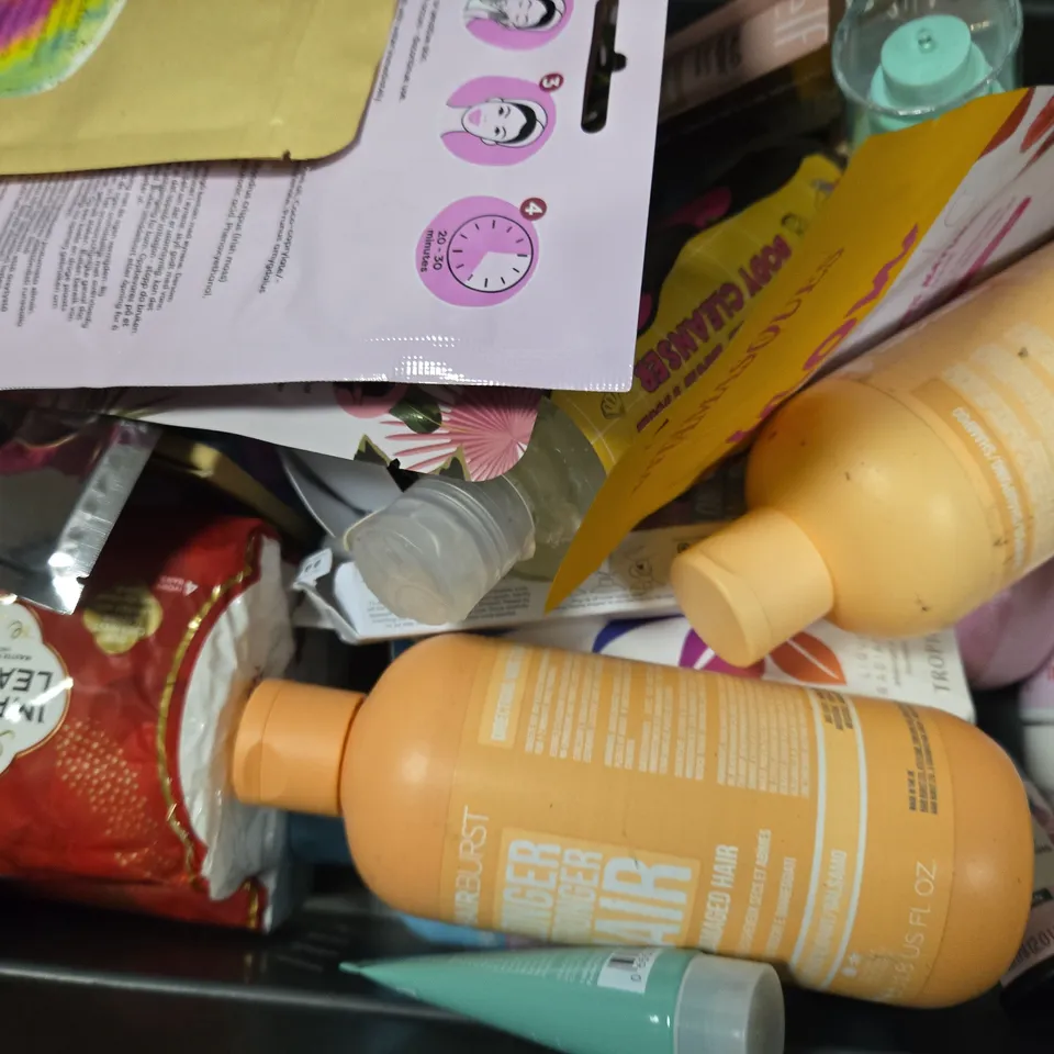 APPROXIMATELY 14 ASSORTED HEALTH & BEAUTY ITEMS TO INCLUDE -GIVE ME SHAMPOO , PAULAS CHOICE BOOST , BSSET CREAM ETC