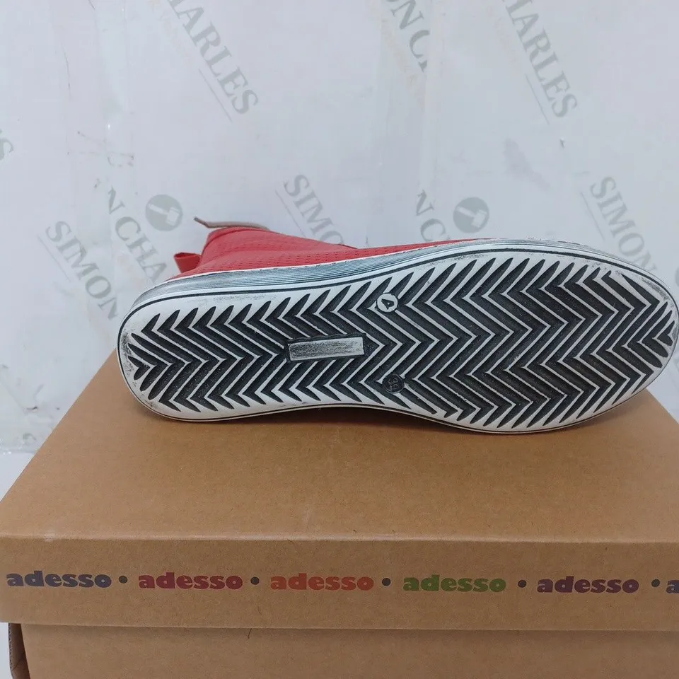 BOXED PAIR OF ADESSO BOOTS IN RED SIZE 6
