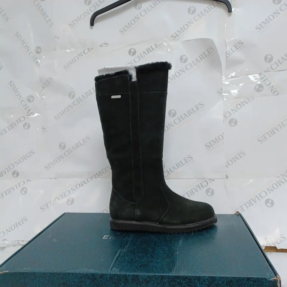 BOXED EMU AUSTRALIA BLACKMOONTA HIGH BOOTS- SIZE 5 