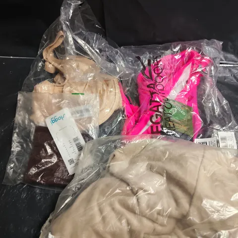 APPROXIMATELY 20 ASSORTED CLOTHING AND HOUSEHOLD PRODUCTS TO INCLUDE BRAS, TOPS, JOGGERS ETC