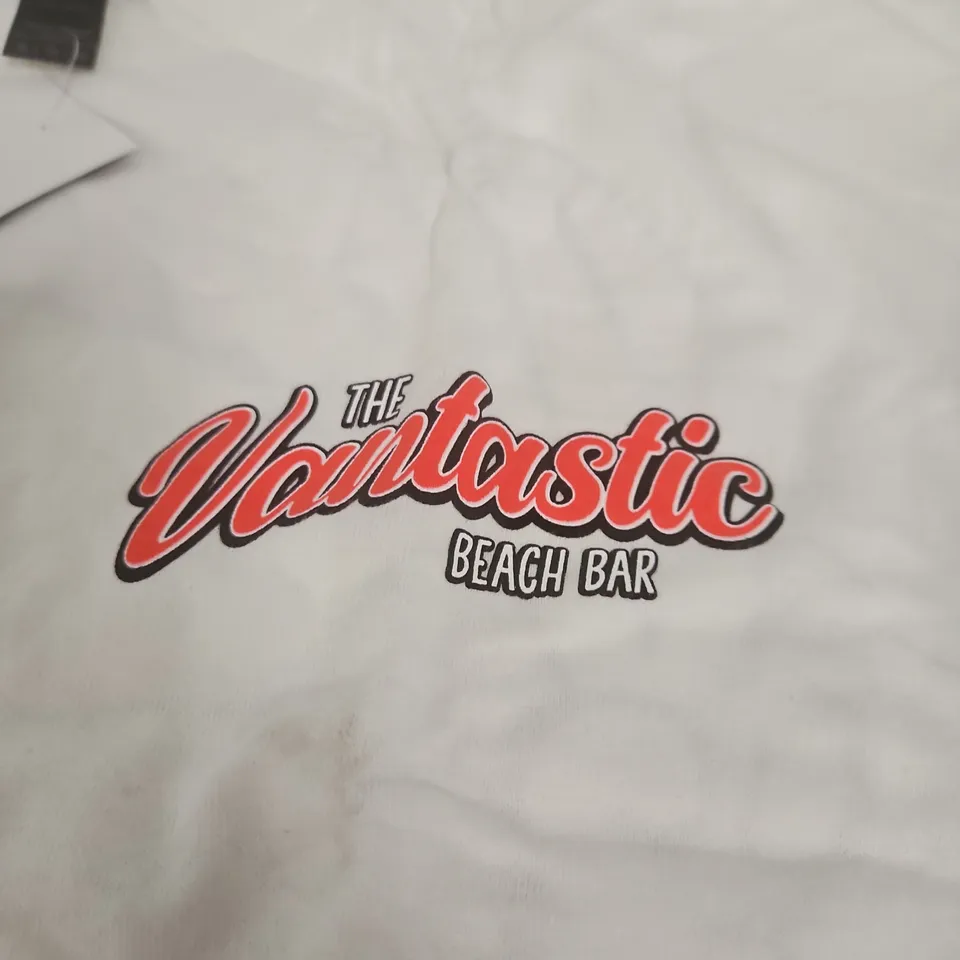 GILDAN WHITE T‑SHIRT WITH THE FANTASTIC BEACH BAR GRAPHIC – XL