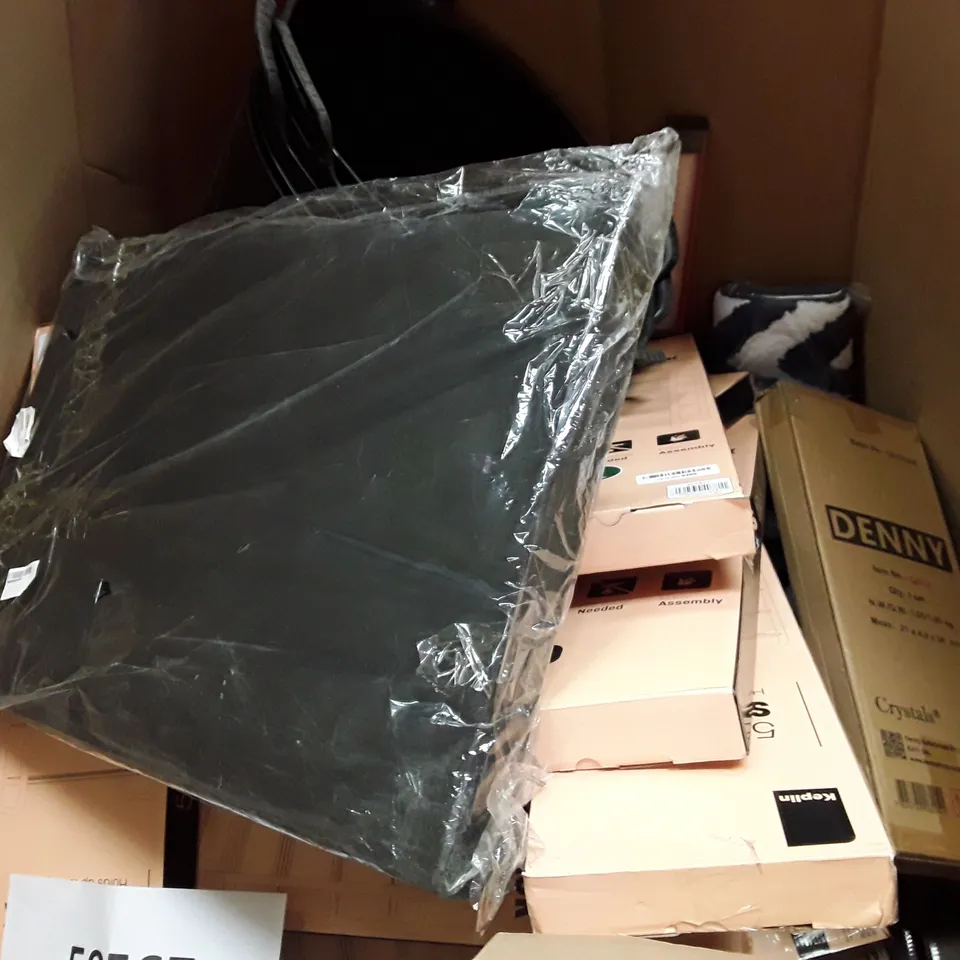 PALLET TO CONTAIN AN ASSORTMENT OF HOUSEHOLD ITEMS TO INCLUDE CHRISTMAS TREE, BATH MATTS AND SHOE RACKS ECT
