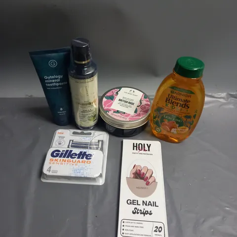 BOX OF APPROXIMATELY 20 COSMETIC ITEMS TO INCLUDE - GILLETTE SKINGUARD SENSITIVE BLADES - GARNIER ULTIMATE BLENDS KIDS SHAMPOO - ETC