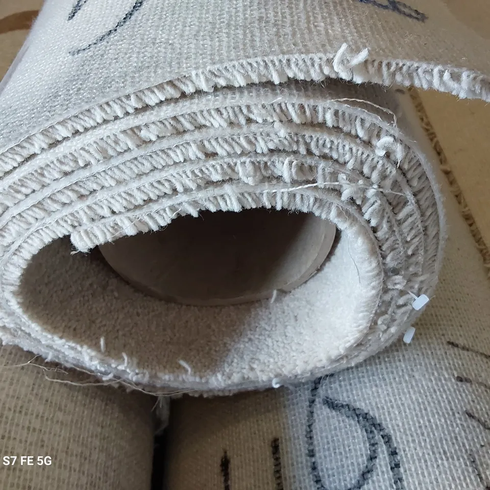 ROLL OF QUALITY DIMENSIONS 40 CARPET APPROXIMATELY 5M × 2.25M