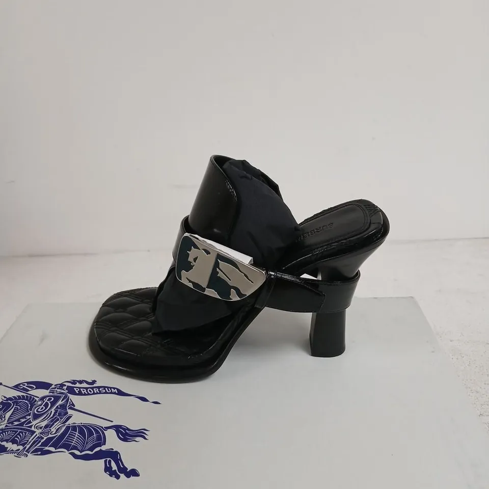 BURBERRY BLACK LEATHER SANDALS – QUILTED UPPER, UK 4 (EU 37)