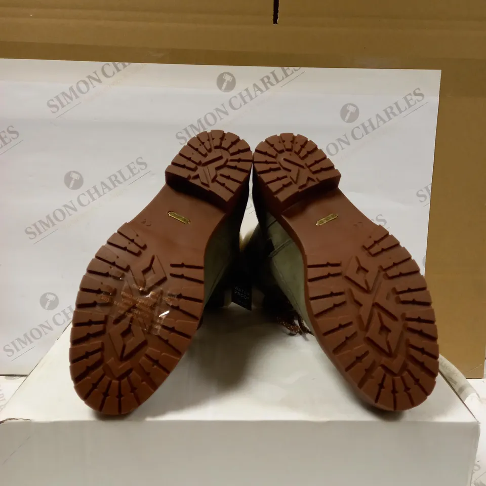 BOXED BRAND NEW VIONIC OLIVE ZOE HIKER ANKLE BOOTS SIZE 6.5