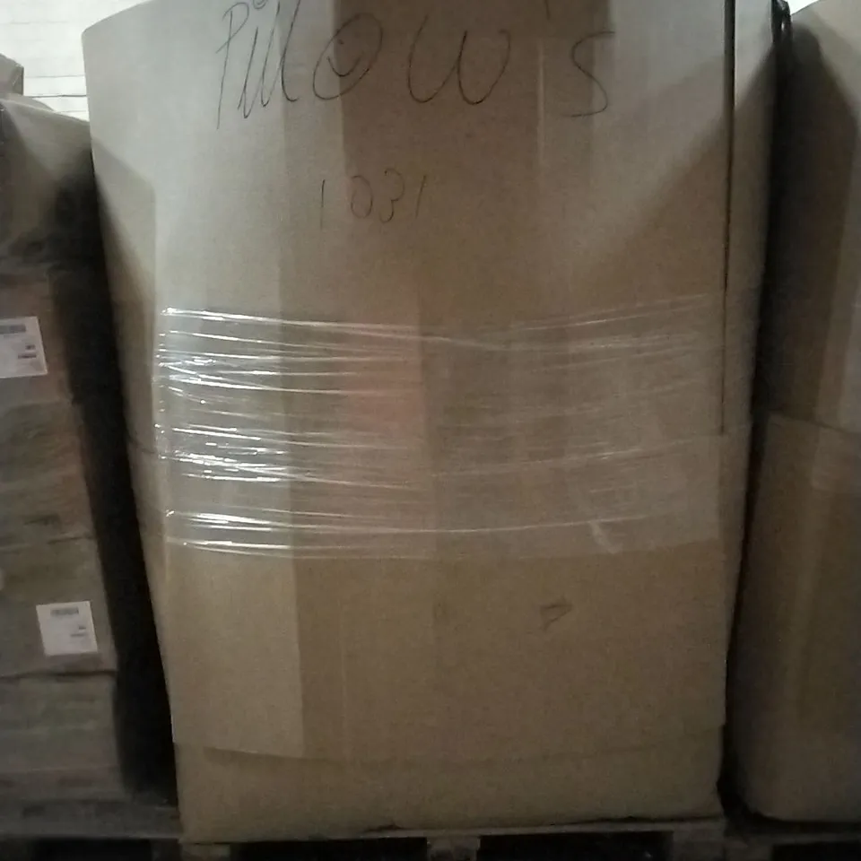 PALLET CONTAINING ASSORTED PILLOWS 