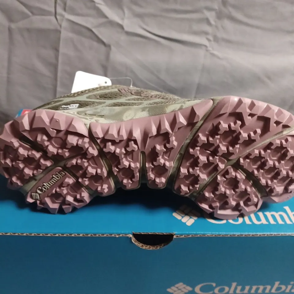 BOXED PAIR OF COLUMBIA WOMEN’S TRAIL SHOES – UK SIZE 6