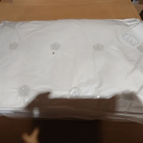 12 AT HOME SFLAKE CUSHIONS