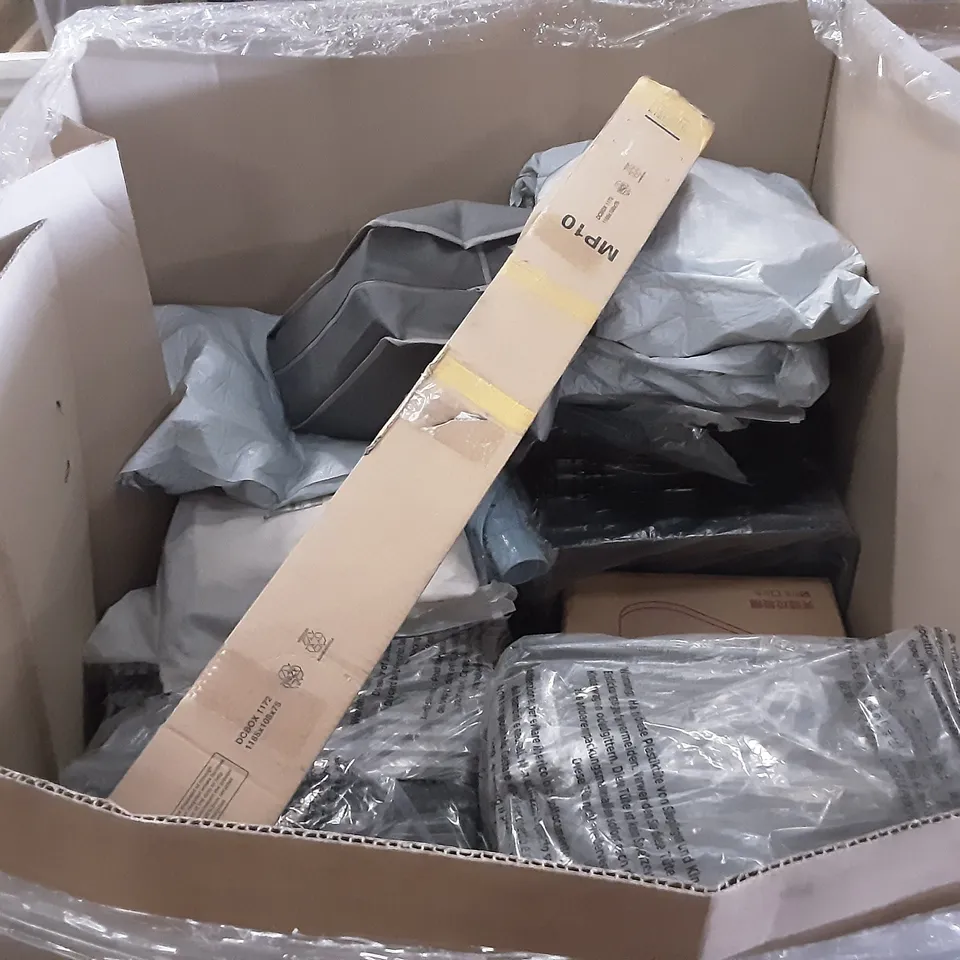 LARGE PALLET OF ASSORTED HOMEWARE ITEMS TO INCLUDE SMALL BINS, CHUNKY YARN, STORAGE BASKETS ETC