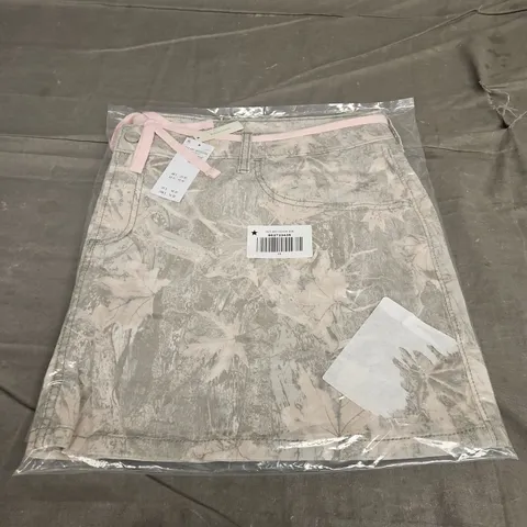 SEALED HOLLISTER LOW-RISE PINK SHOELACE CAMO MINI SKORT - SIZE 20