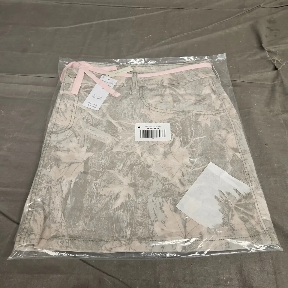 SEALED HOLLISTER LOW-RISE PINK SHOELACE CAMO MINI SKORT - SIZE 20