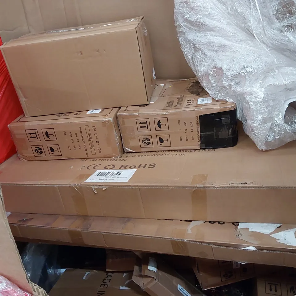 PALLET OF ASSORTED ITEMS INCLUDING: AIR FRYER, HALOGEN HEATER, AUDIO TURNTABLE, MINI RICE COOKER, VANITY MIRROR 