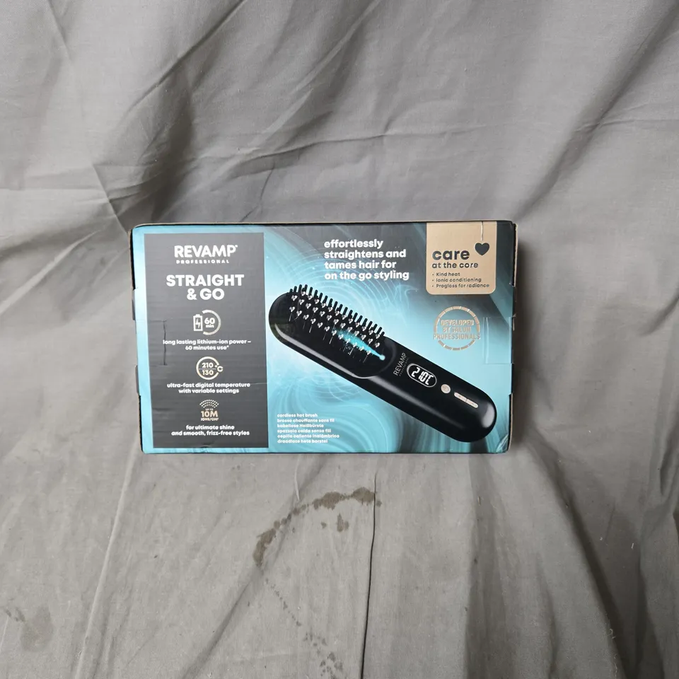 REVAMP STRAIGHT & GO HAIR STYLER – BOXED (BLACK)