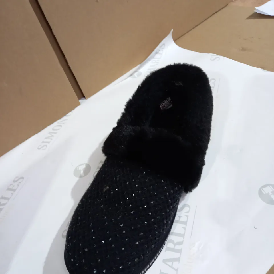 SKETCHERS COZY SLIPPER SIZE 5.5